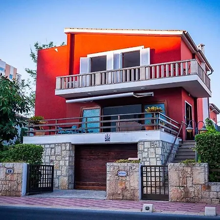 Marbella: 6 W/ Pool & 70m To The Villa *